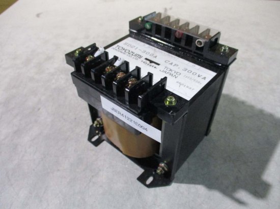 中古 TOYOZUMI isolation transformer SD21-300A 200V対100Vの絶縁 