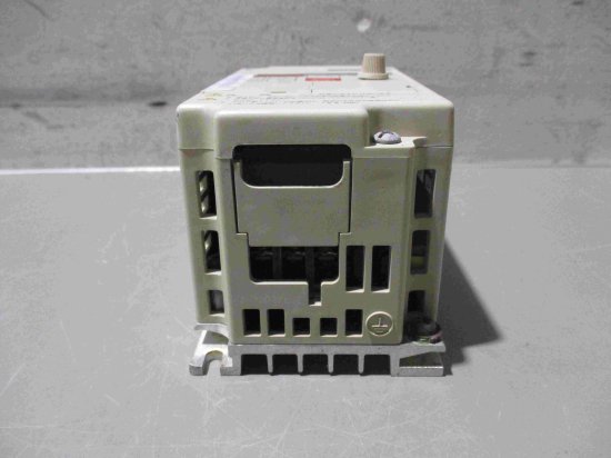 中古 YASKAWA Vs mini J7 CIMR-J7AA20P2 インバータ 200V 3 PHASE 0.2KW - growdesystem