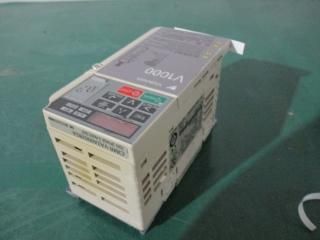  YASKAWA V1000 Inverter CIMR-VA2A0002BSA 0.4KW/0.2KW AC3PH 200-240V 50/60Hz