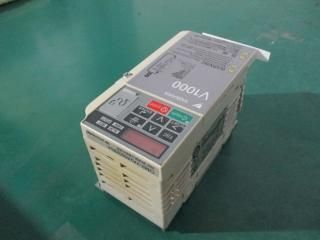  YASKAWA V1000 Inverter CIMR-VA2A0002BSA С 0.4KW/0.2KW AC3PH 200-240V 50/60Hz