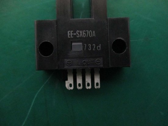 中古 omron EE-SX670A フォト・マイクロセンサ 溝型コネクタ/コード引き出しタイプ(直流光) 9個 - growdesystem