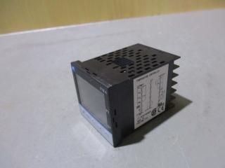  Fuji PXF4ABY2-FB100 PXF4 Digital Temperature Controller 2 Point Alarm  1/16 DIN