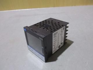  Fuji PXF4AEY2-FV100 PXF4 Digital Temperature Controller 2 Point Alarm  1/16 DIN