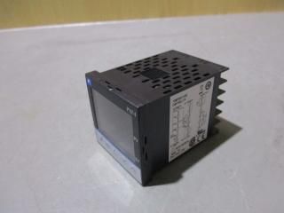  Fuji PXF4AEY2-FVM00 PXF4 Digital Temperature Controller 2 Point Alarm  1/16 DIN