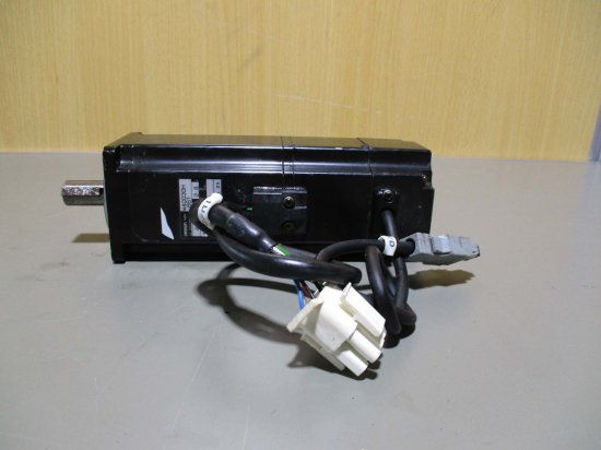 中古 OMRON R88M-W40030H-BS1 400W 200V AC SERVO MOTOR - growdesystem