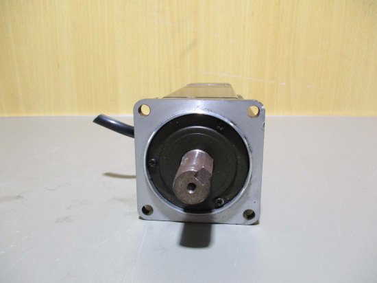 中古 OMRON R88M-W40030H-BS1 400W 200V AC SERVO MOTOR - growdesystem