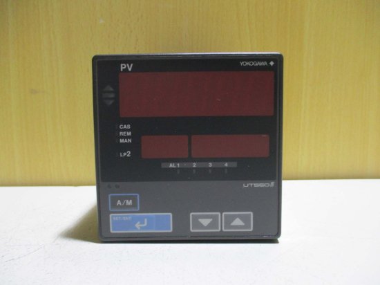 中古 YOKOGAWA CONTROLLER UT550 デジタル指示調節計 100-240VAC 2個 - growdesystem