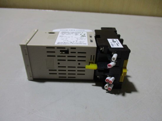 中古 OMRON サーマックS 電子温度調節器(プラグインタイプ) E5CS-R1KJU-W AC100-240 - growdesystem