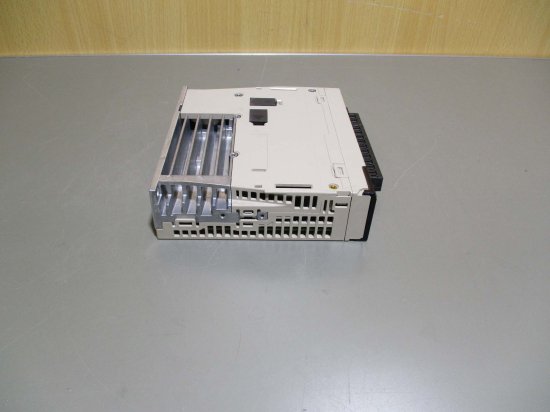 中古 YASKAWA SGD7S-1R6A00A 200-240V アナログ電圧・パルス列指令形