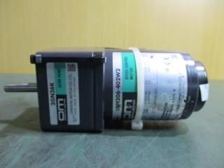  ORIENTAL MOTOR GEAR HEAD 2GN36K/USM206-402W2  ⡼