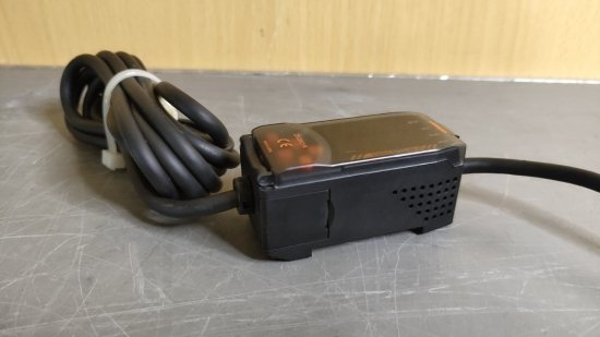 中古 OMRON ZX-LDA11-N スマートセンサ - growdesystem