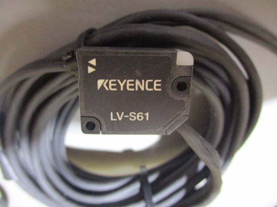 中古 KEYENCE LV-11SA 超小型デジタルレーザセンサー/LV-S61 - growdesystem