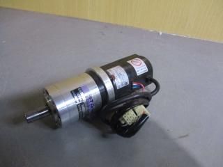  YASKAWA AC SERVO MOTOR SGM-A5B3DT21/RS-14-100-(005)C-SP2
