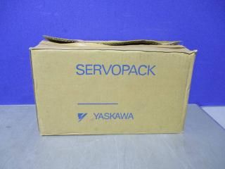 Yaskawa Motoman SERVO CONTROLLER CACR-SR03SZ1SSY108/OKAYA XY CAPACITOR 3XYGI003