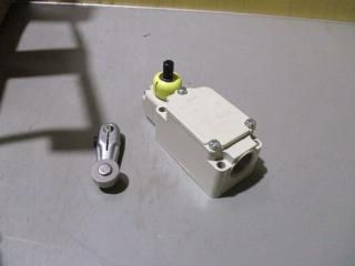  Azbil 1LS-J720KH Limit Switch 9