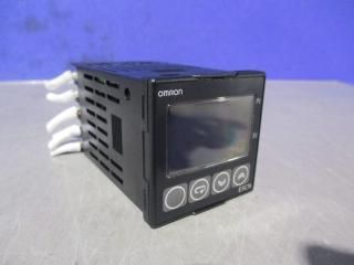  OMRON E5CN-Q2H03T-FLK Temperature Controller