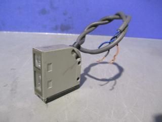  OMRON E3S-CL2 Υť