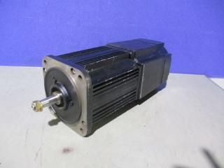  Yaskawa USAFED-05FA1OB AC SERVO MOTOR  0.45kW
