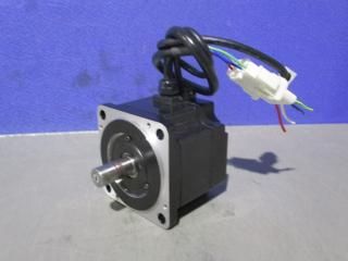  YASKAWA SGMPH-02BCA-SW11 AC SERVO MOTOR 200W