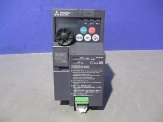  MITSUBISHI INVERTER FR-E720-0.1K С 200V