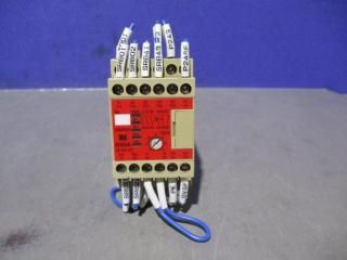  OMRON SAFETY RELAY G9SA-321-T075  24VAC/DC