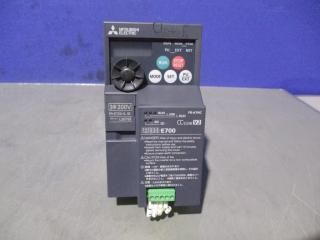  MITSUBISHI INVERTER FR-E720-0.4K С