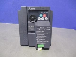  MITSUBISHI INVERTER FR-E720-2.2K С