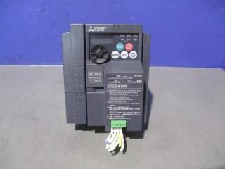  MITSUBISHI INVERTER FR-E720-2.2K С