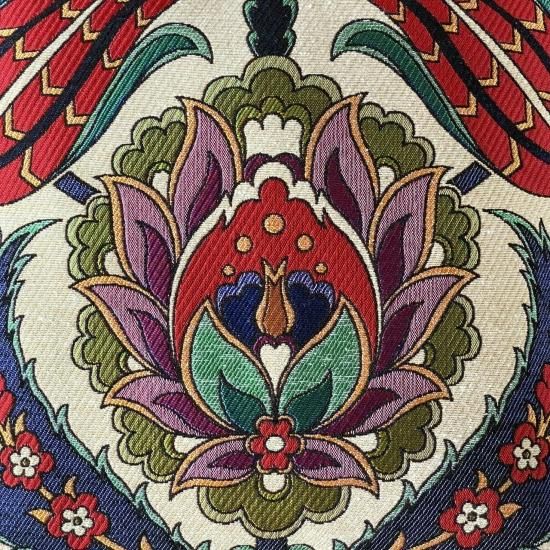 トルコ柄　クッションカバー トルコシュニール織スザンニ柄(トルコの桜)モチーフのクッション