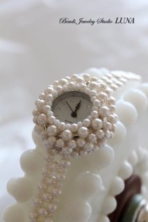 スワロフスキーパール時計　ホワイト