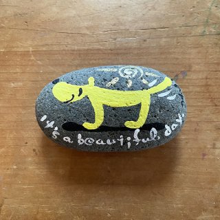 栗乃木ハルミの石のアート「黄色い犬」の商品画像