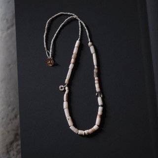 Juturna：agate stone necklace