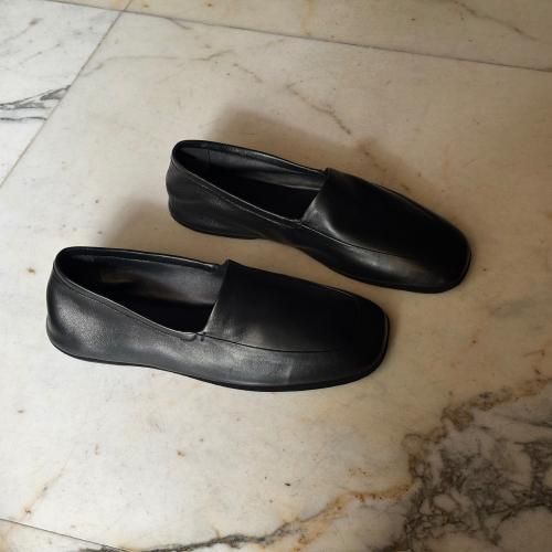 INDOOR SLIPPERS