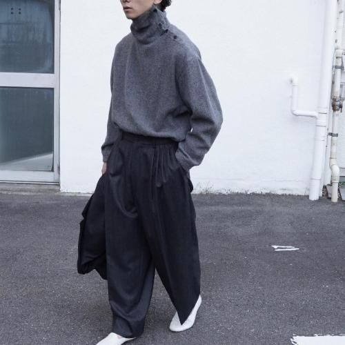 DRAPING HIGH NECK PULLOVER