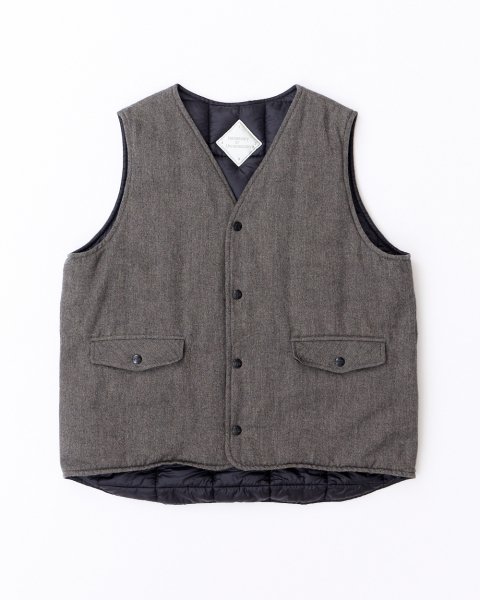 <img class='new_mark_img1' src='https://img.shop-pro.jp/img/new/icons1.gif' style='border:none;display:inline;margin:0px;padding:0px;width:auto;' />MAINE VEST SOLID