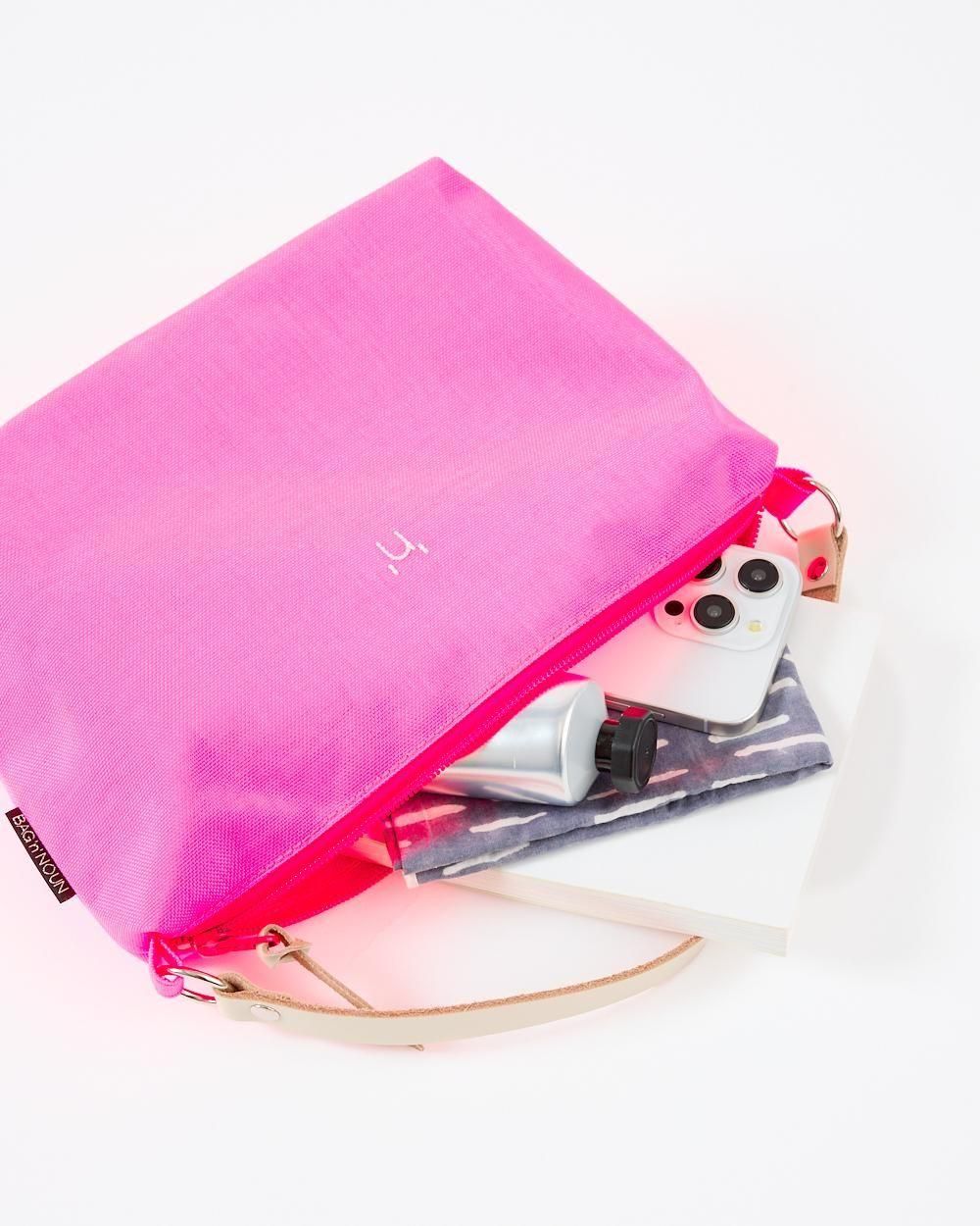 POUCH 'SHORT/MNT' - bag'n'noun necessary or unnecessary