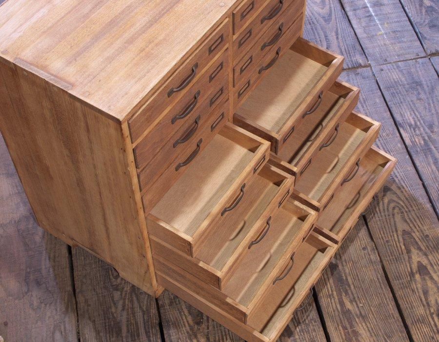 お取り引き中です。 小引き出しが便利な総桐チェスト 7段・高さ121.5cm 通販 - ディノス