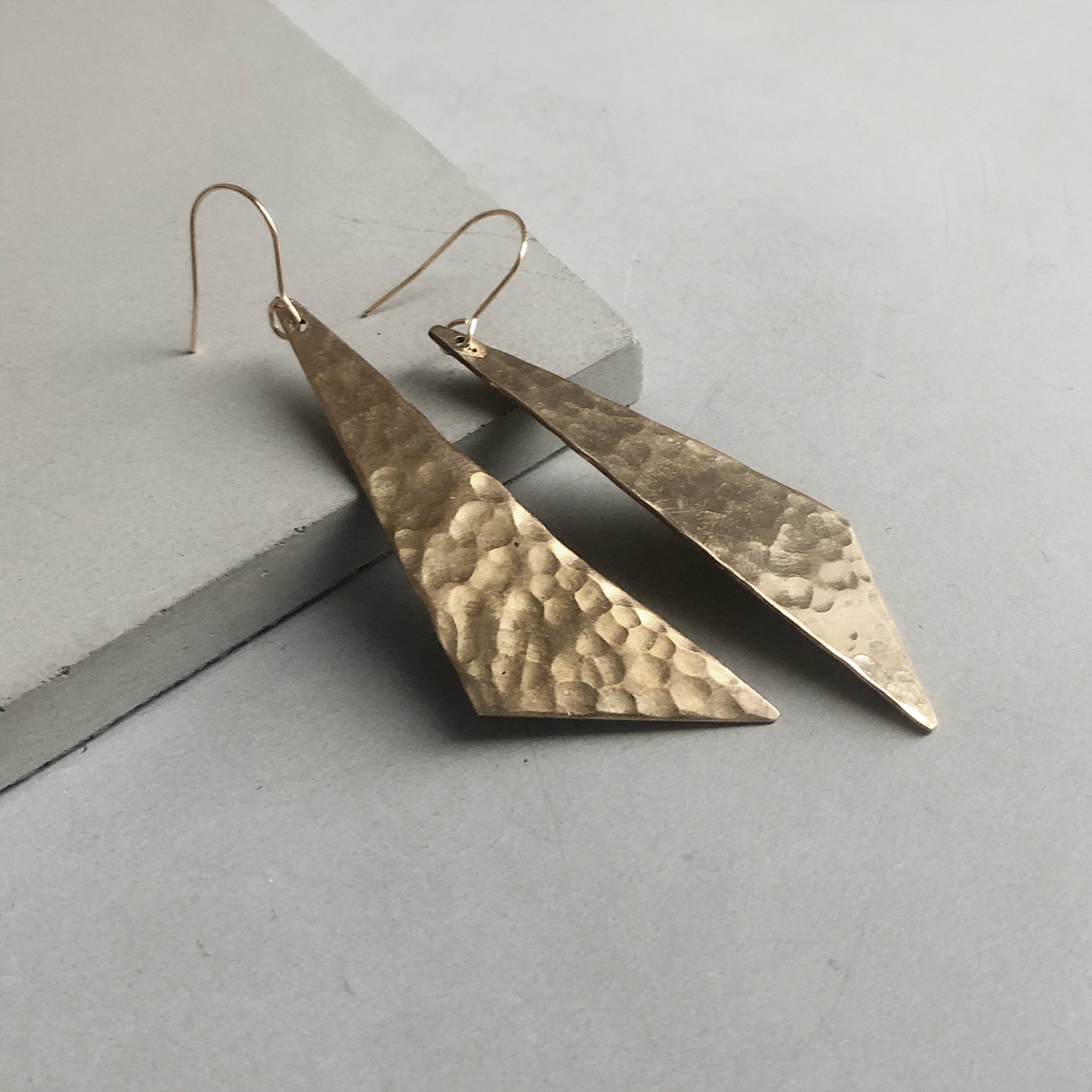 brass pierce hane / 真鍮ピアス 羽根 - FUURA handmade studio