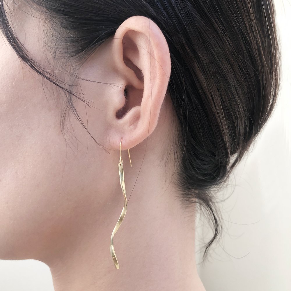 brass pierce nagare / 真鍮ピアス 流 - FUURA handmade studio