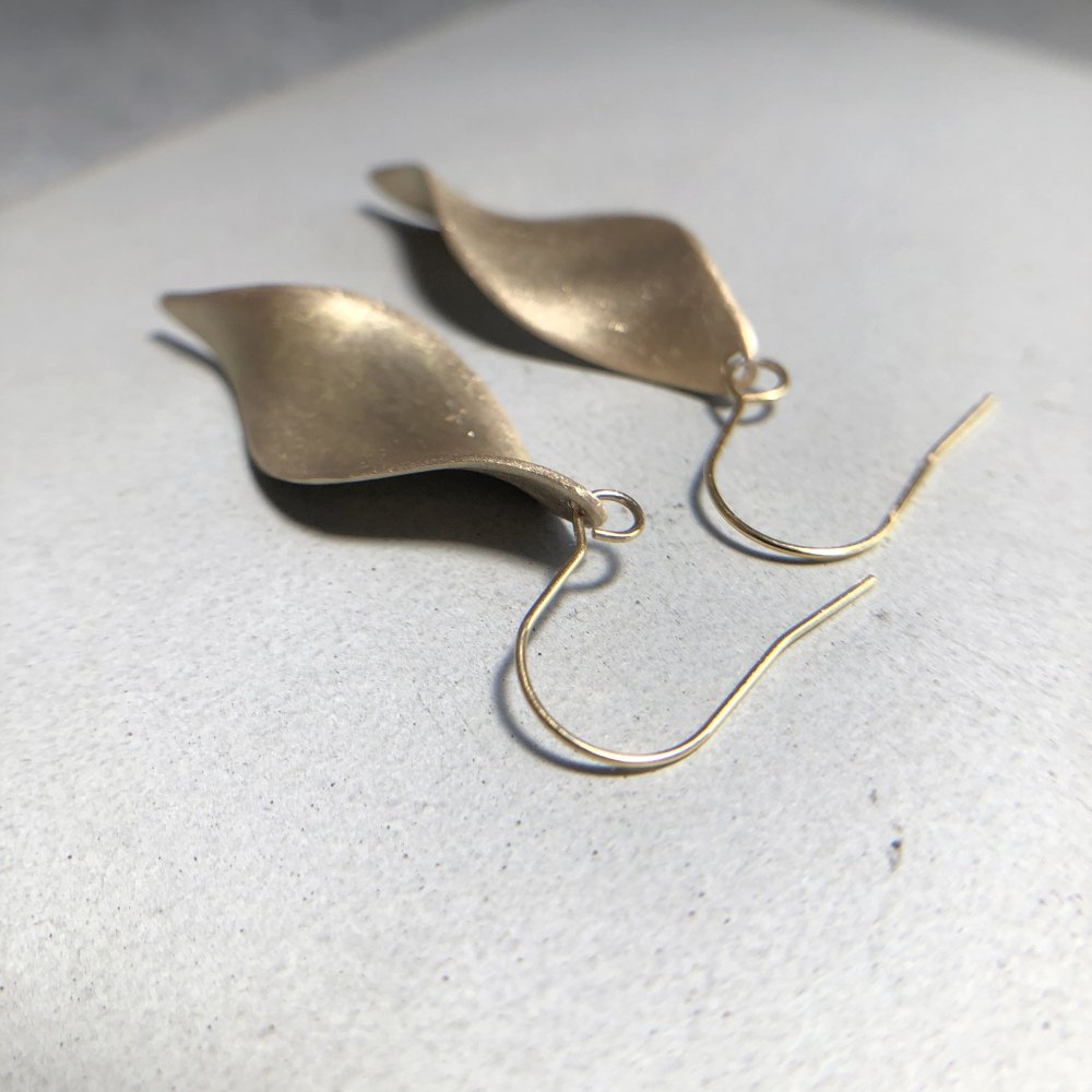 leaf pierce brass / 真鍮ピアス 葉っぱ - FUURA handmade studio