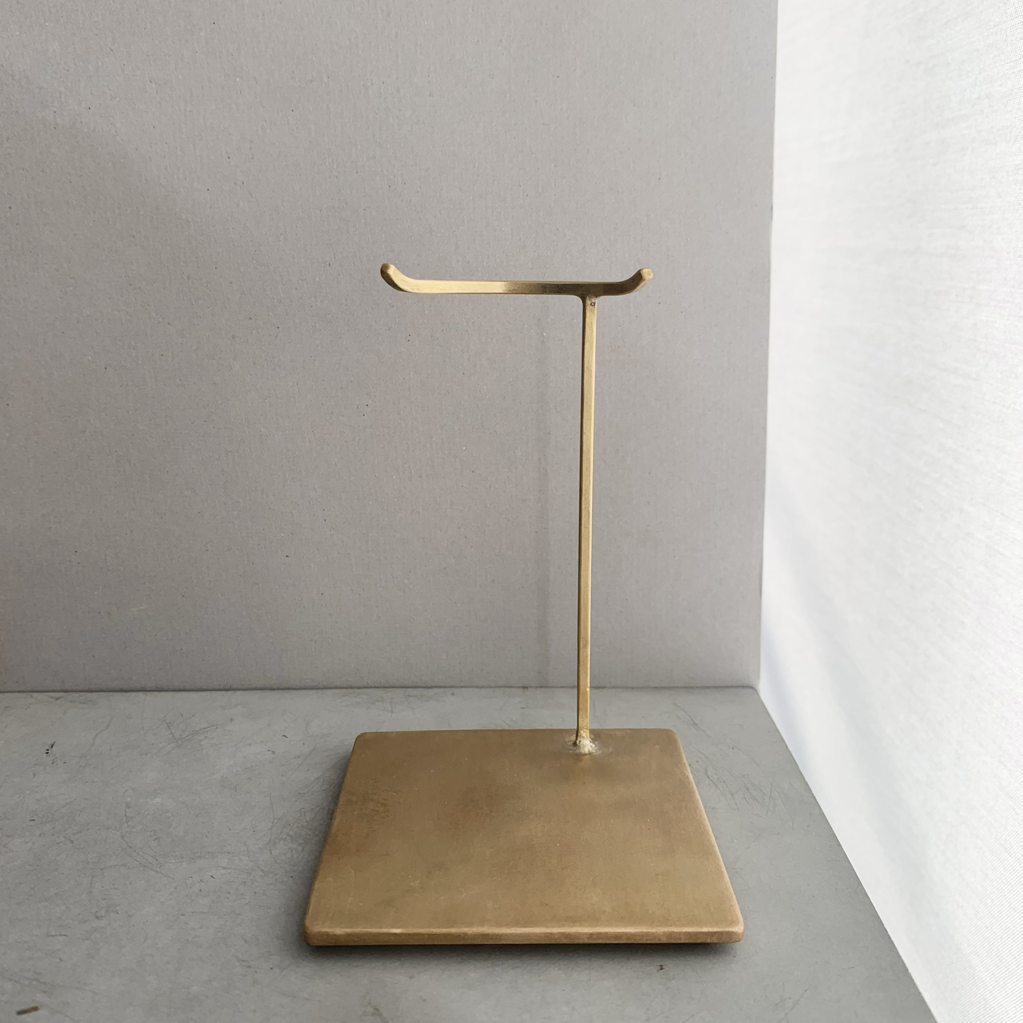 brass doll stand / 﫥ɡ륹