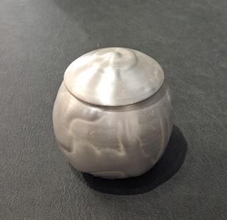 Ç¡°ÕÊõ¼î·¿¾®Ôä/Jewel shape Small Vessel with Lid