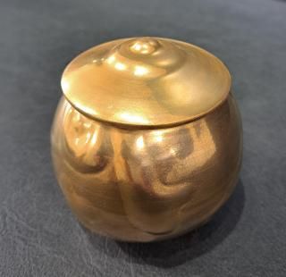 Ç¡°ÕÊõ¼î·¿¾®Ôä/ Jewel shape Small Vessel with Lid
