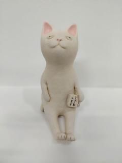 �ܤ���Ĥ������ǭ��Sitting Cat with the Book in his hand