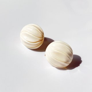 50s Vintage Ivory Color Round Plastic Earrings
