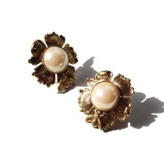 80s Vintage Fake Pearl Flower  Bee Motif Earrings