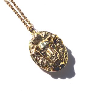 Gold Tone Lion Motif Pendant  Vintage Necklace
