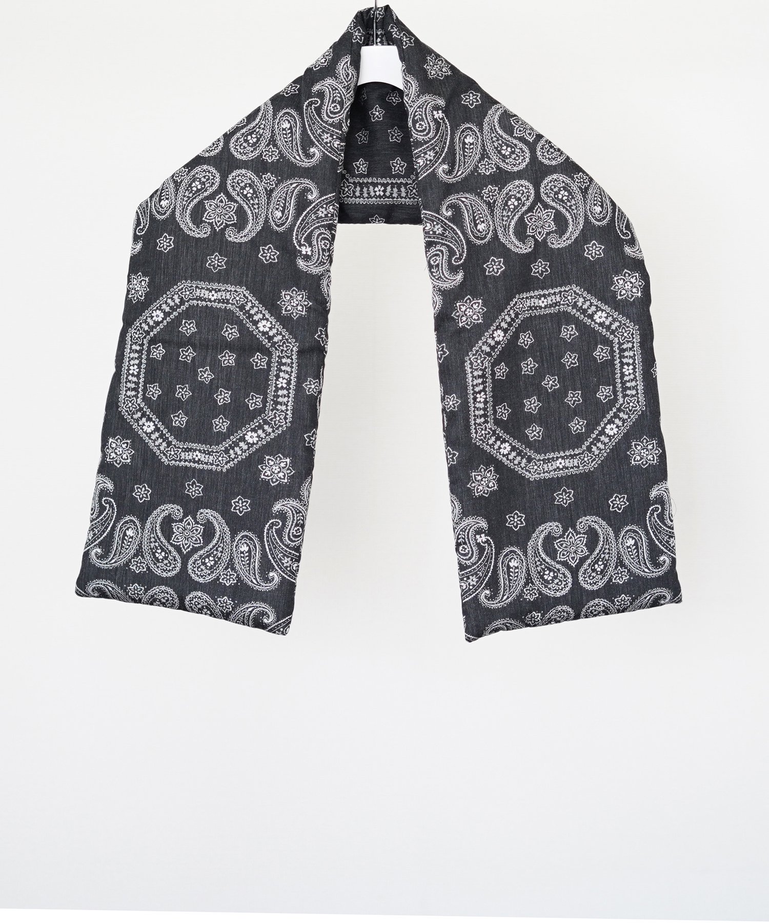 superNova. / ѡΥ Padded stole - Bandana jacquard