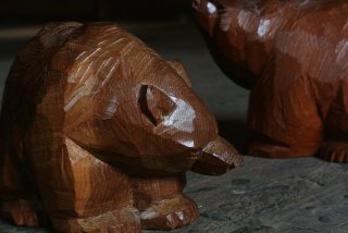 引間二郎　木彫り熊（カット彫り）