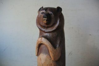 八雲の木彫り熊「祈り熊」